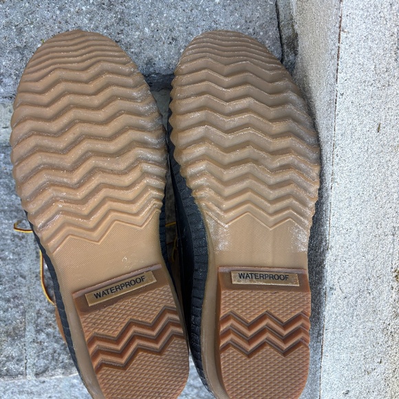 Sorel waterproof winter boots size M 11. worn maybe 4x - Picture 3 of 3